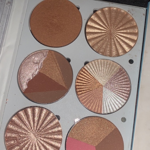 OFRA ON THE GLOW - Picture 3 of 3